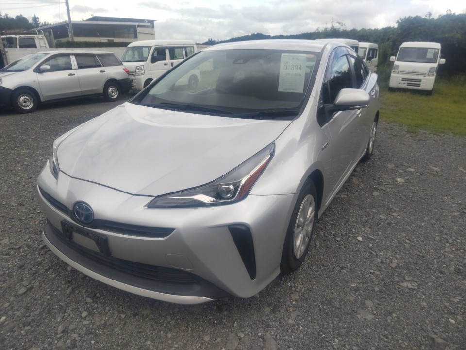 2019 TOYOTA PRIUS 4 auction-graded Japanese used car for sale export to United Kingdom 