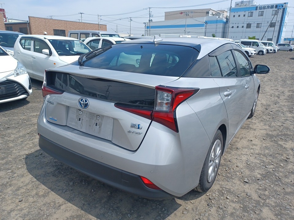 2021 TOYOTA PRIUS 4 auction-graded Japanese used car for sale export to United Kingdom 
