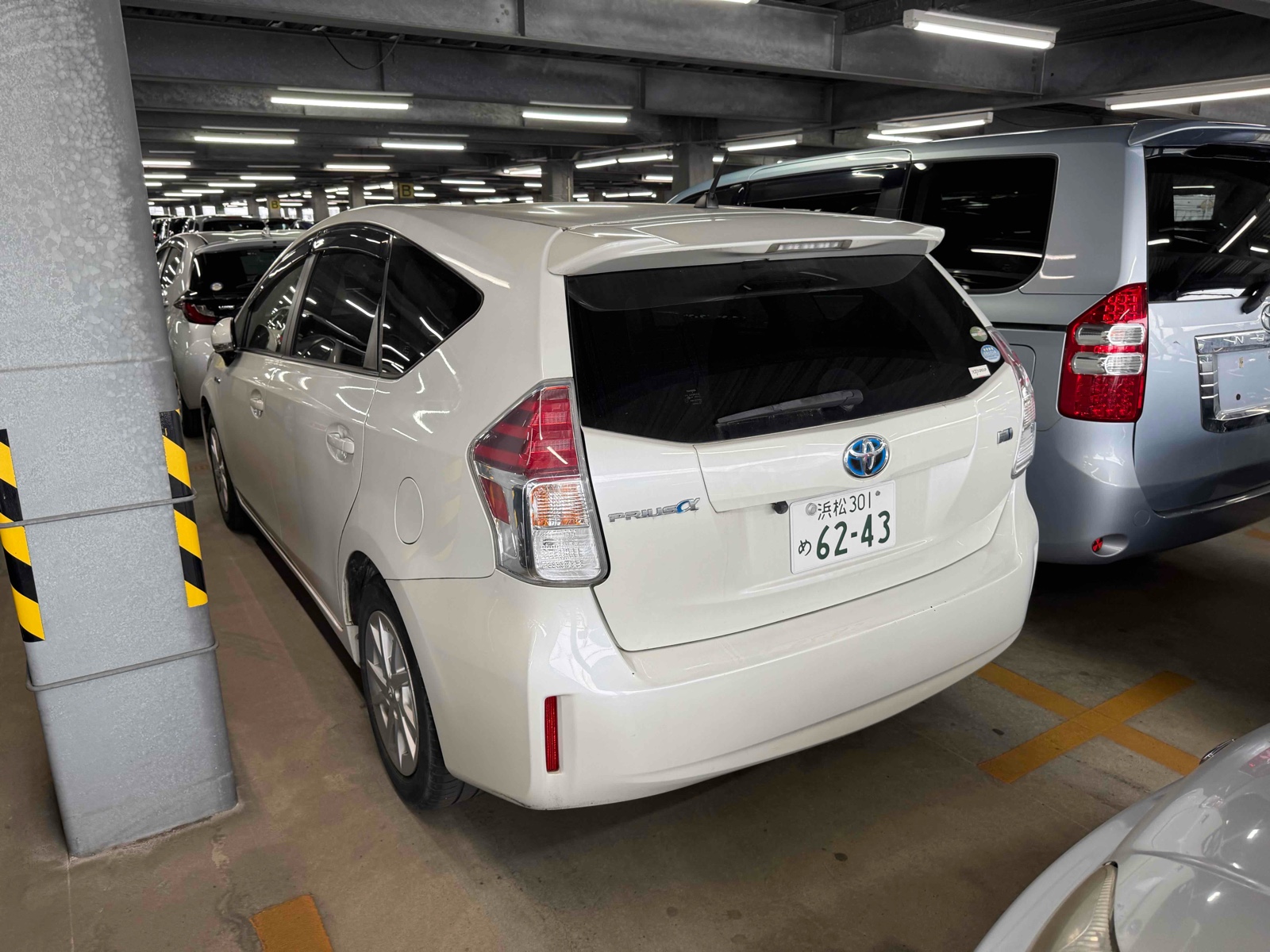 2020 TOYOTA PRIUS ALPHA 3.5 auction-graded Japanese used car for sale export to United Kingdom 