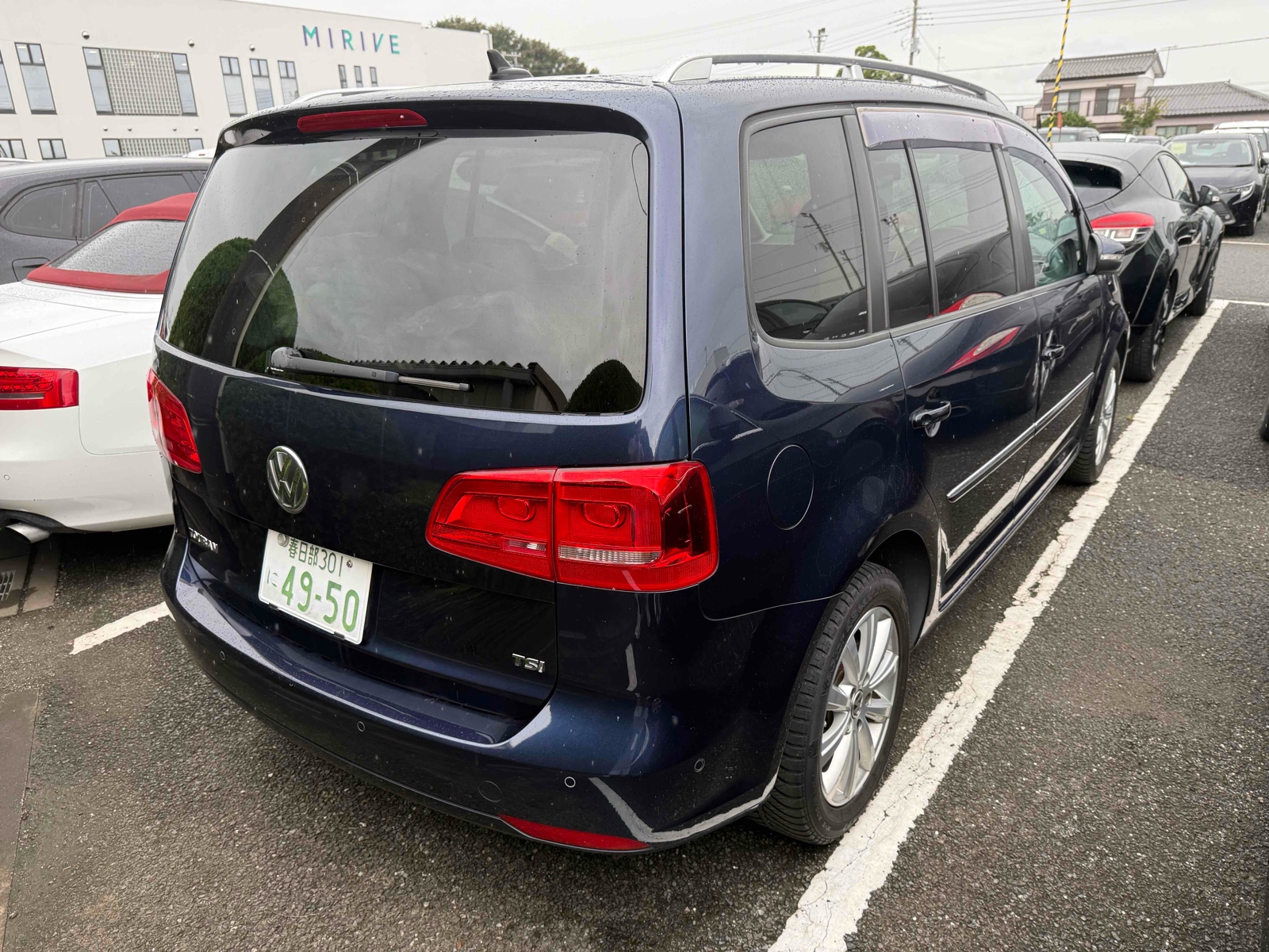 2013 VOLKSWAGEN GOLF TOURAN 3.5 auction-graded Japanese used car for sale export to United Kingdom 