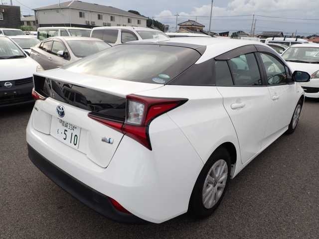 2019 TOYOTA PRIUS