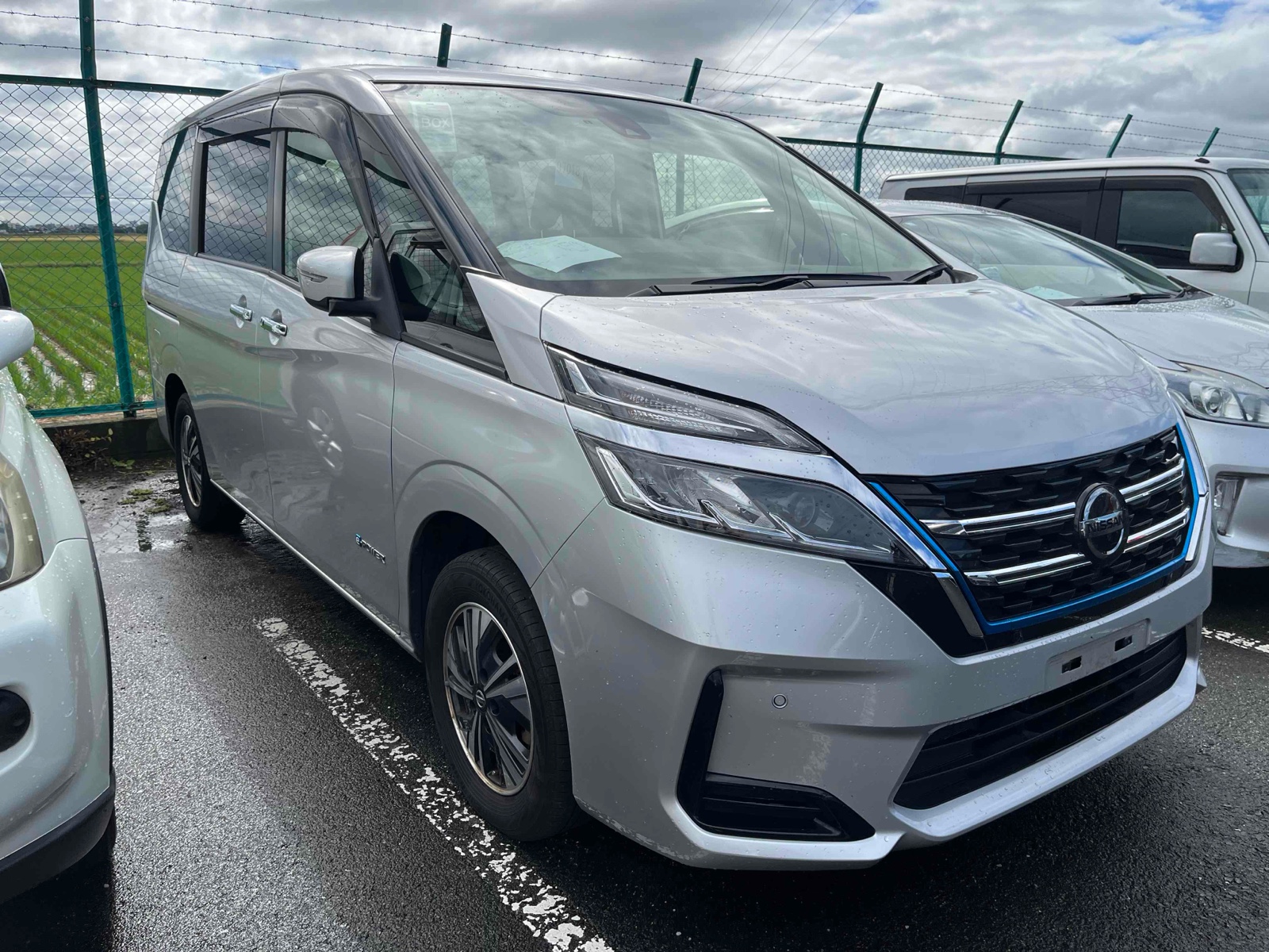2021 NISSAN SERENA 4 auction-graded Japanese used car for sale export to Pakistan 