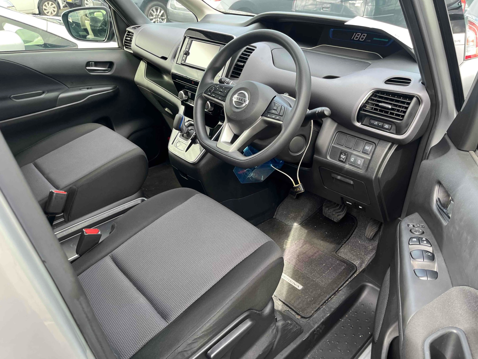 2021 NISSAN SERENA 4 auction-graded Japanese used car for sale export to United Kingdom 