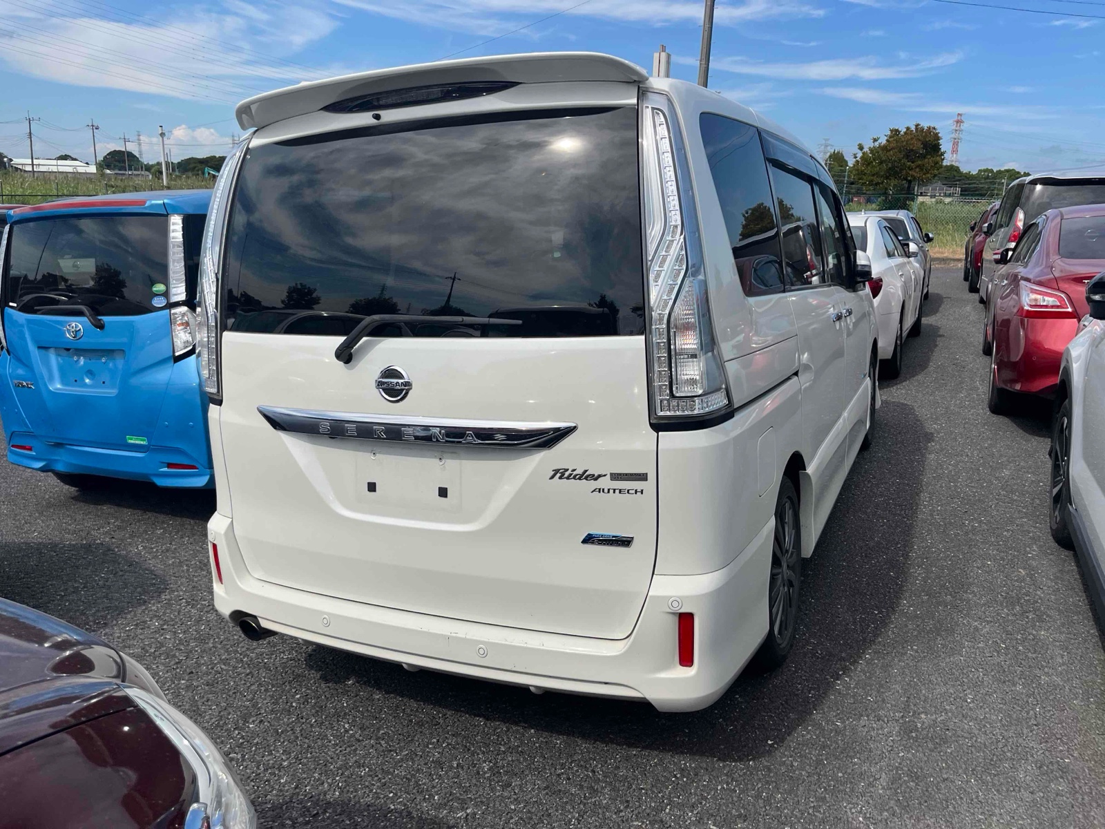 2014 NISSAN SERENA 4 auction-graded Japanese used car for sale export to United Kingdom 