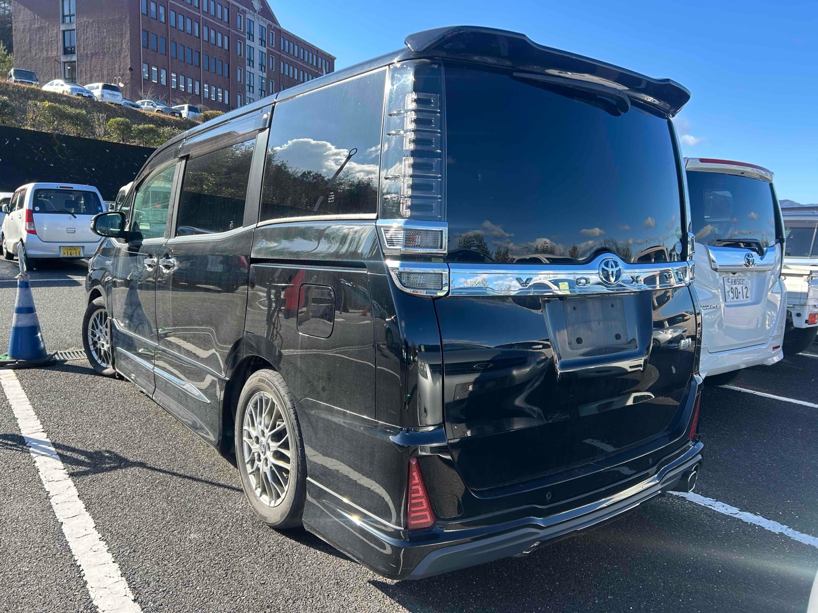 2019 TOYOTA VOXY R auction-graded Japanese used car for sale export to United Kingdom 