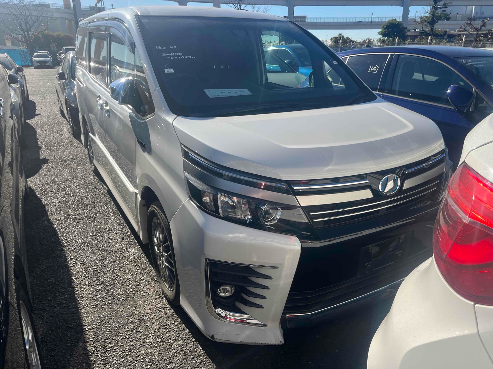2016 TOYOTA VOXY 3.5 auction-graded Japanese used car for sale export to United Kingdom 