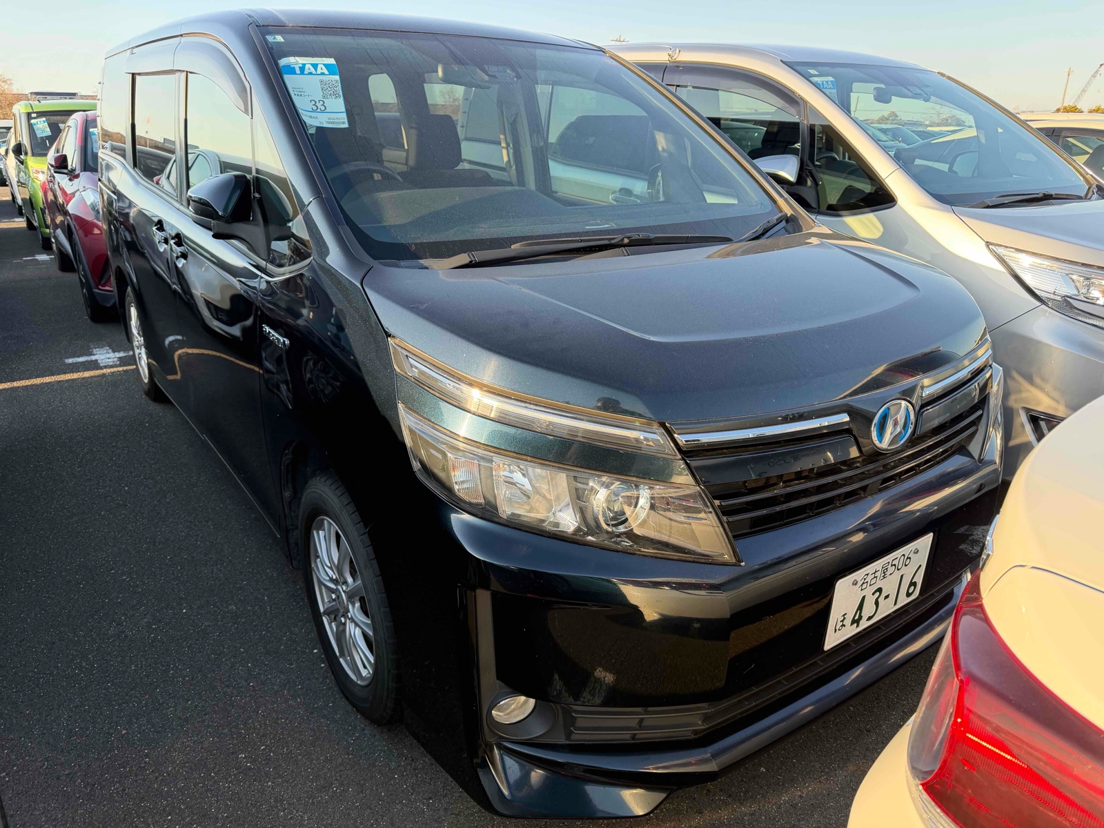2016 TOYOTA VOXY R auction-graded Japanese used car for sale export to United Kingdom 