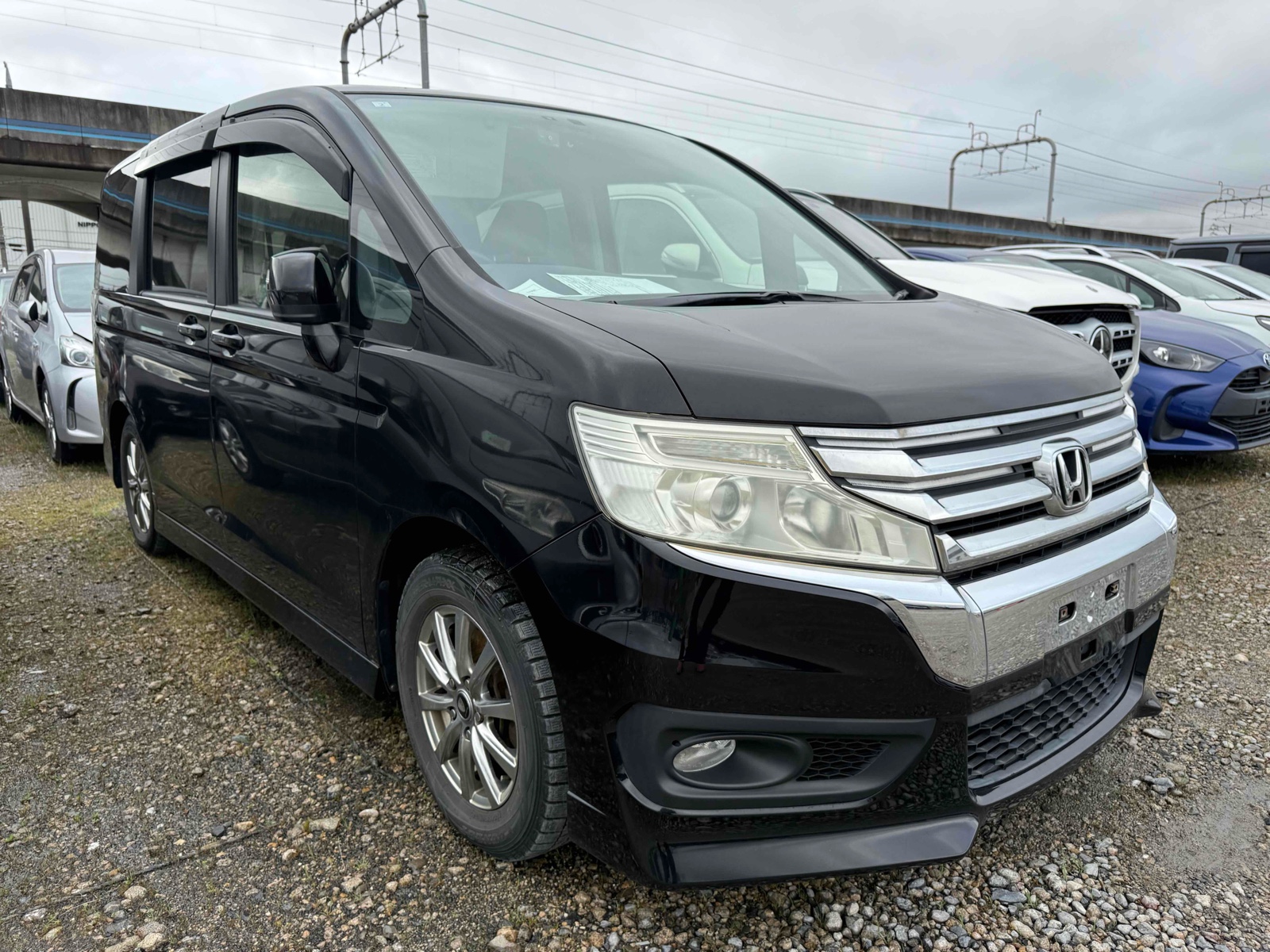 2013 HONDA STEP WAGON 3.5 auction-graded Japanese used car for sale export to United Kingdom 
