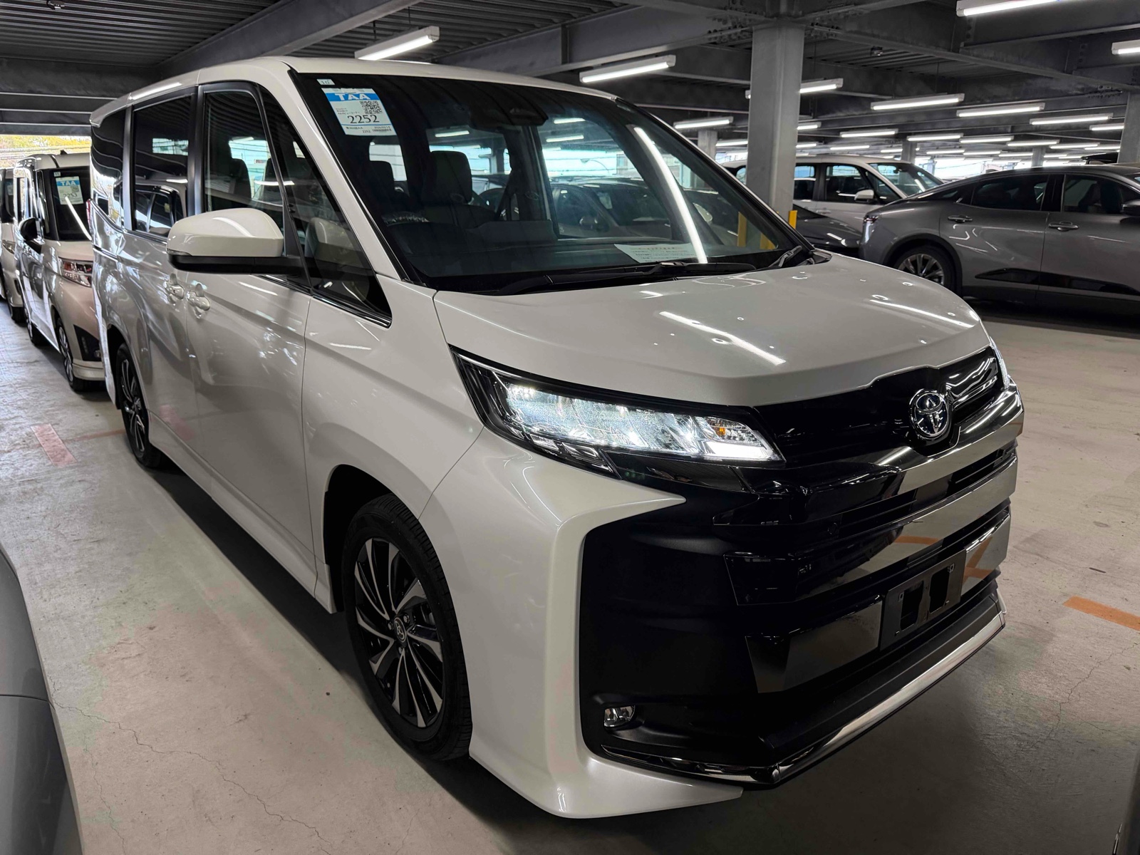 2023 TOYOTA NOAH 3 auction-graded Japanese used car for sale export to United Kingdom 