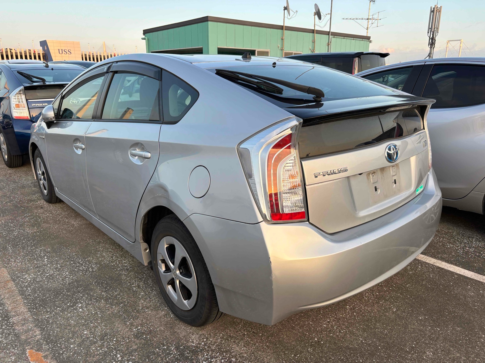 2012 TOYOTA PRIUS 3.5 auction-graded Japanese used car for sale export to United Kingdom 