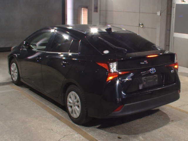 2019 TOYOTA PRIUS 4 auction-graded Japanese used car for sale export to United Kingdom 
