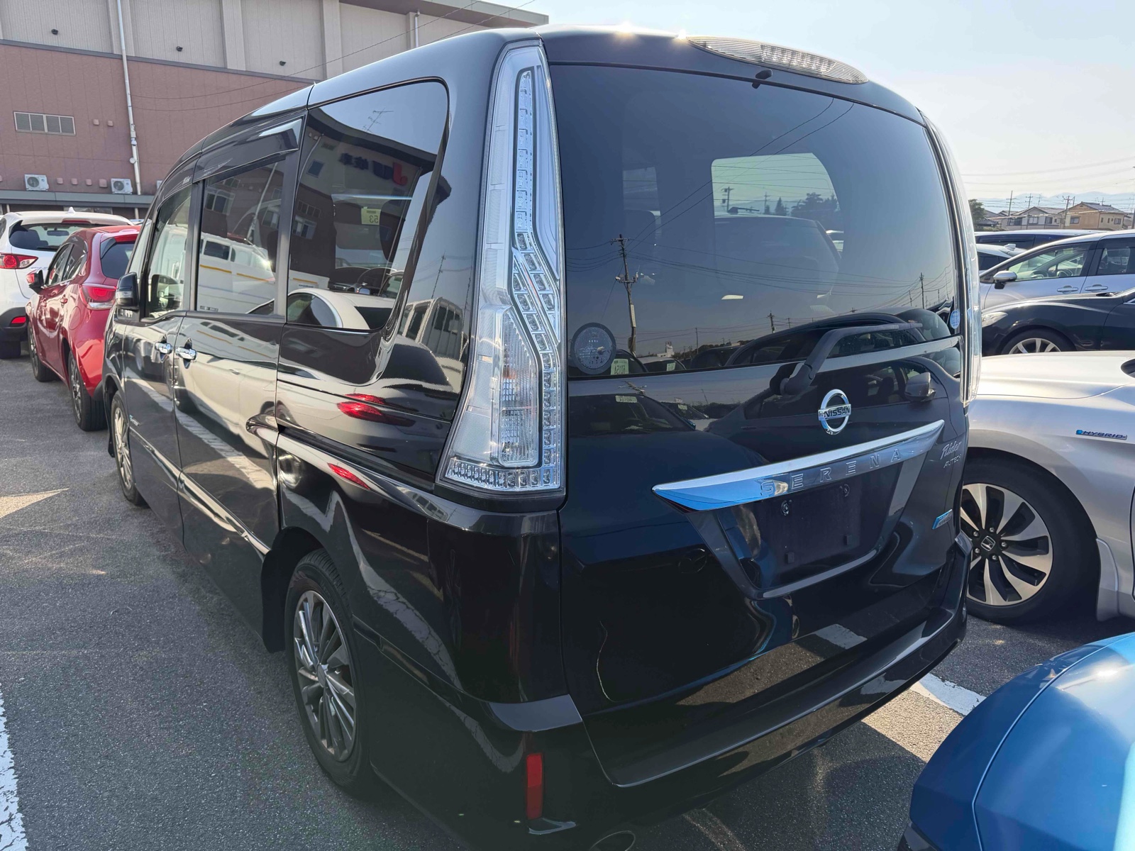 2015 NISSAN SERENA 3.5 auction-graded Japanese used car for sale export to United Kingdom 