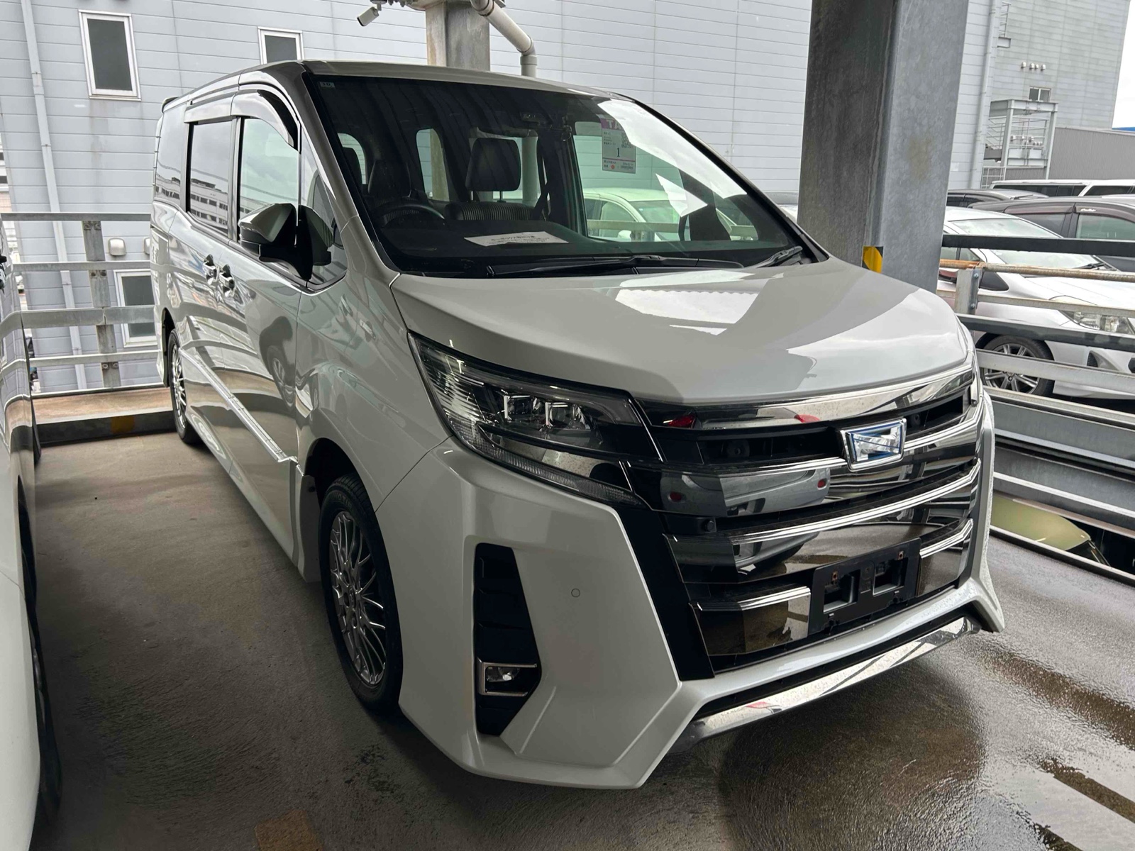 2020 TOYOTA NOAH 4 auction-graded Japanese used car for sale export to United Kingdom 