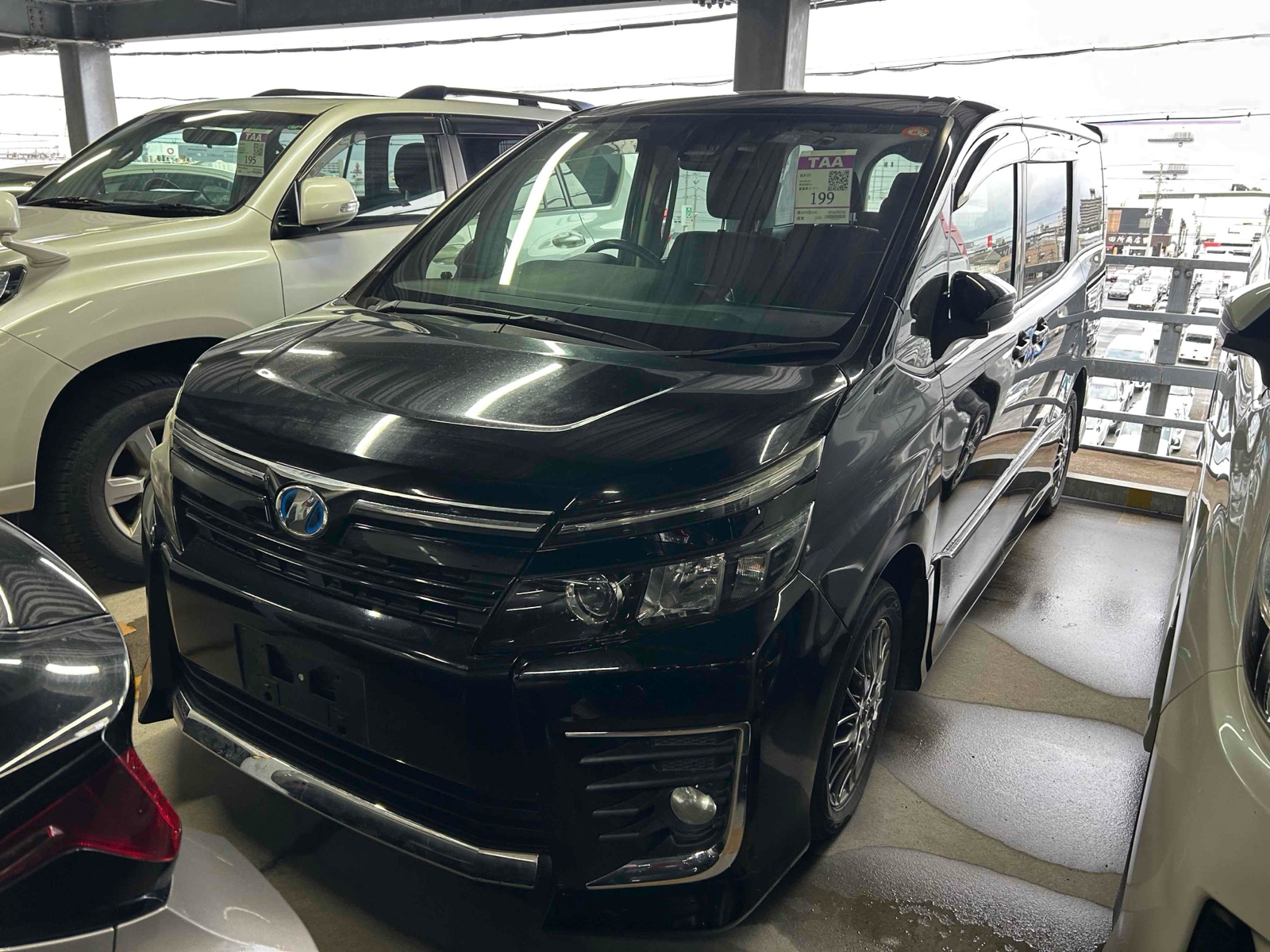 2016 TOYOTA VOXY R auction-graded Japanese used car for sale export to United Kingdom 
