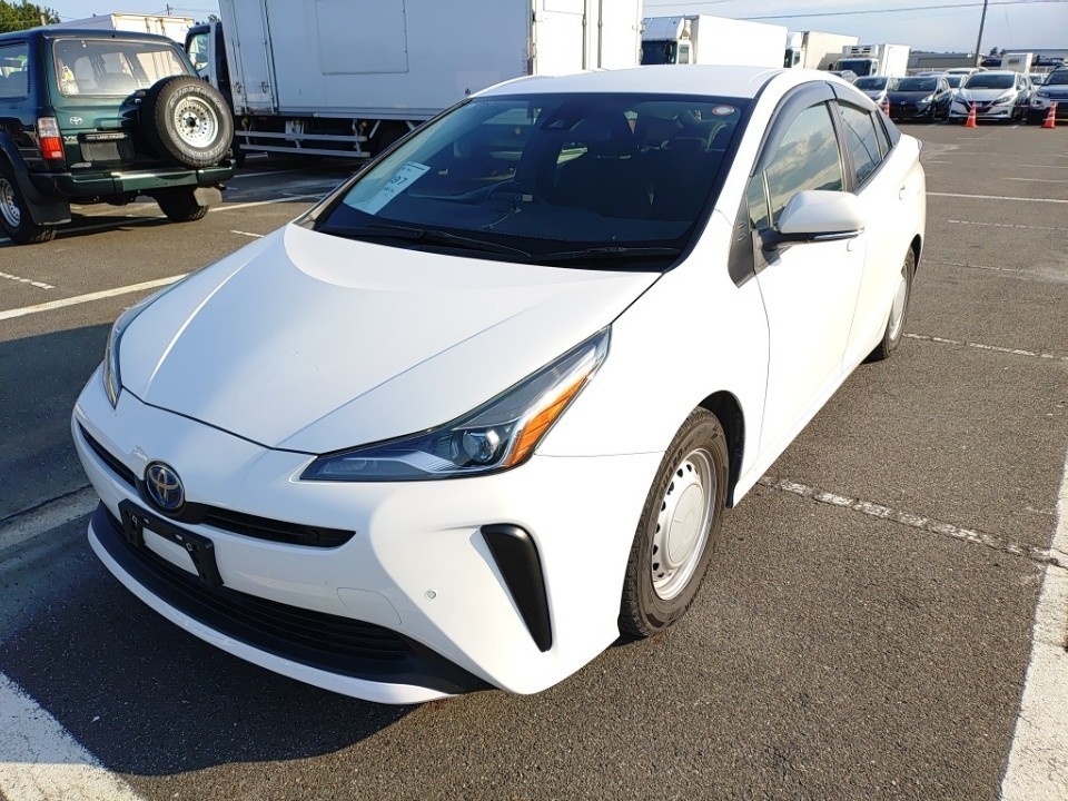 2021 TOYOTA PRIUS 3.5 auction-graded Japanese used car for sale export to United Kingdom 