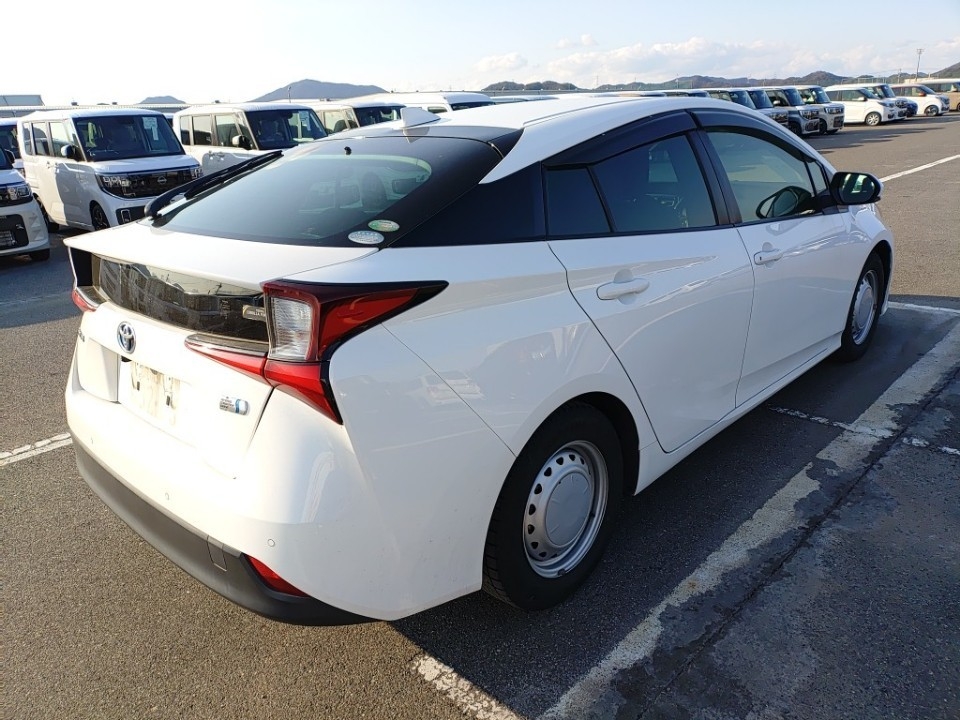 2021 TOYOTA PRIUS 3.5 auction-graded Japanese used car for sale export to United Kingdom 
