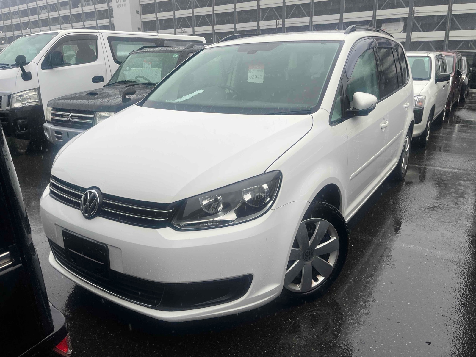 2013 VOLKSWAGEN GOLF TOURAN 4 auction-graded Japanese used car for sale export to United Kingdom 