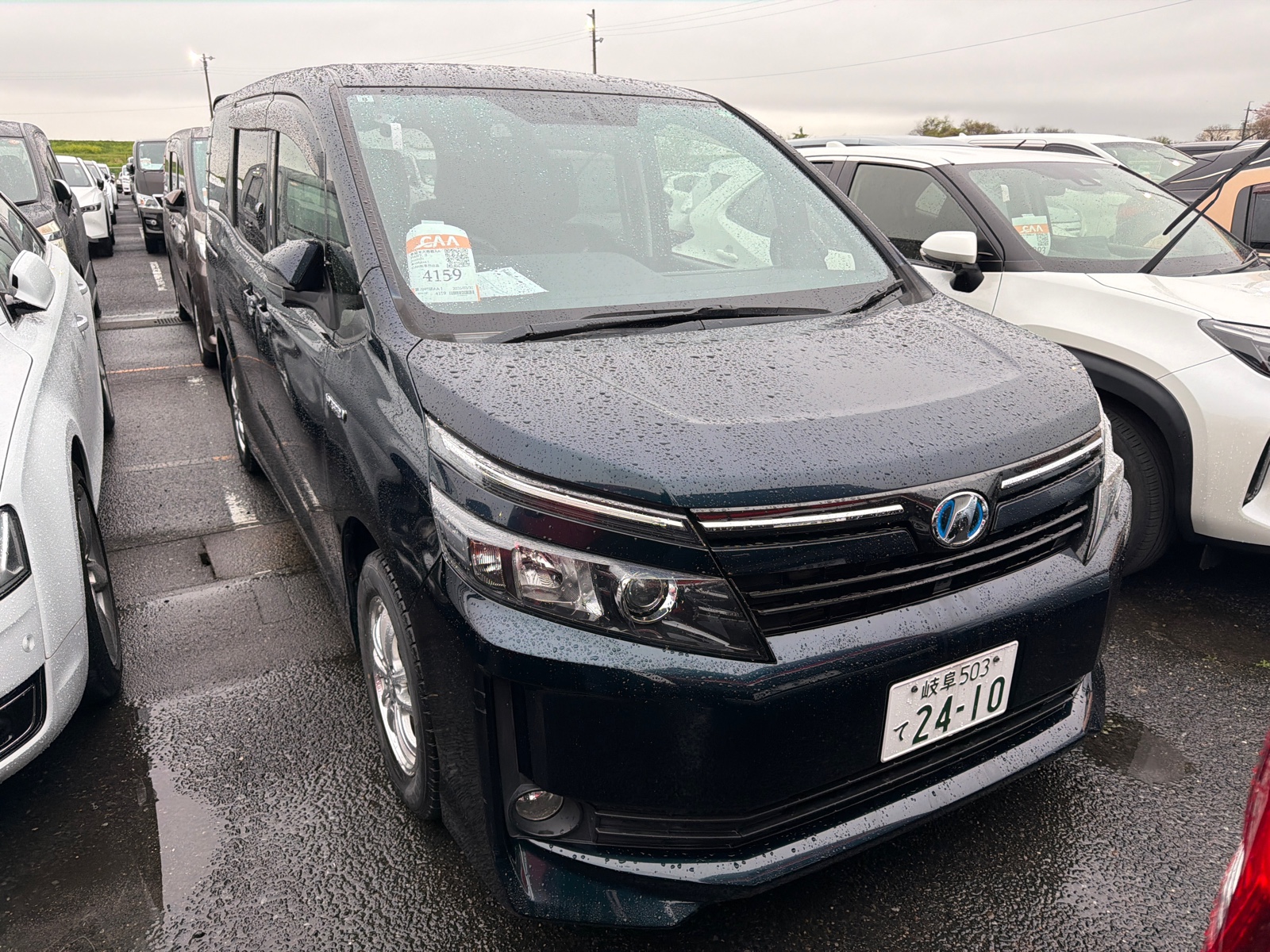 2015 TOYOTA VOXY R auction-graded Japanese used car for sale export to United Kingdom 