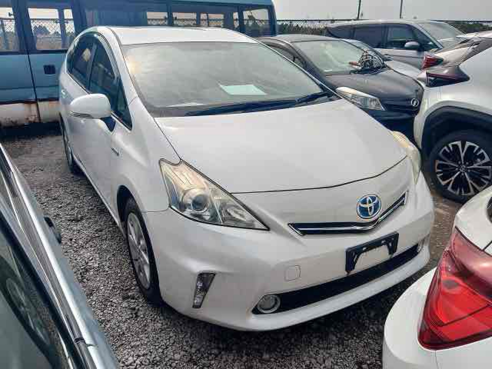 2013 TOYOTA PRIUS ALPHA 3.5 auction-graded Japanese used car for sale export to United Kingdom 
