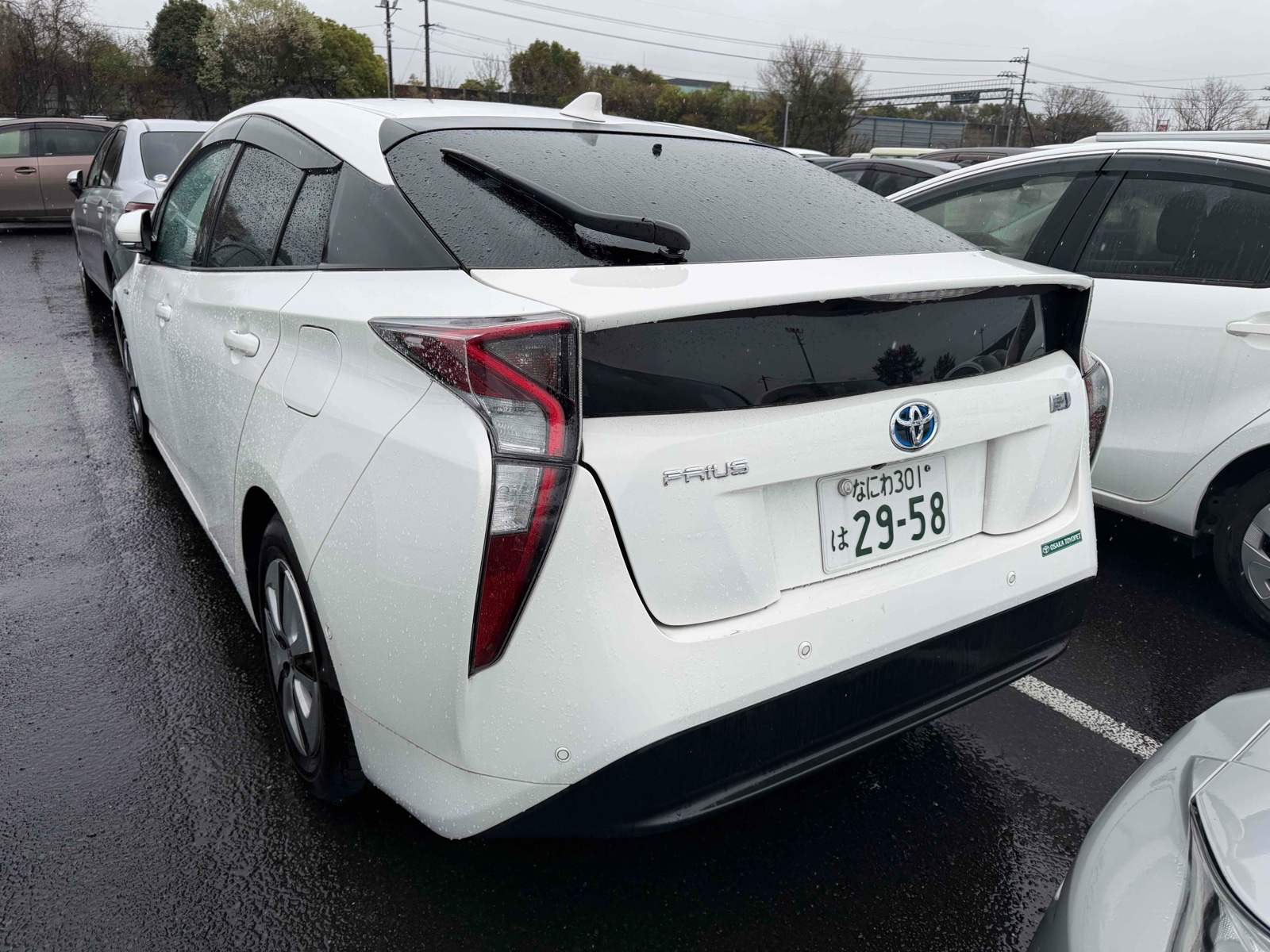 2017 TOYOTA PRIUS 3.5 auction-graded Japanese used car for sale export to United Kingdom 