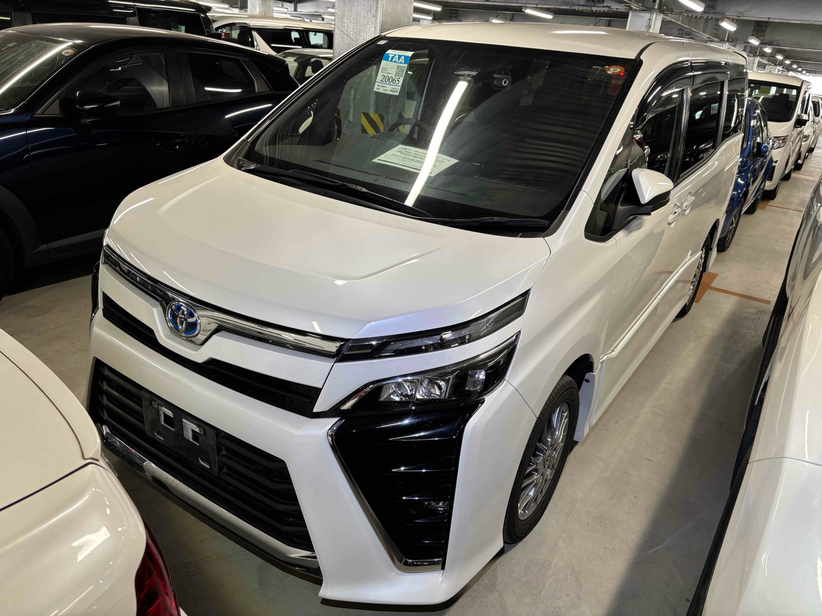 2021 TOYOTA VOXY R auction-graded Japanese used car for sale export to United Kingdom 