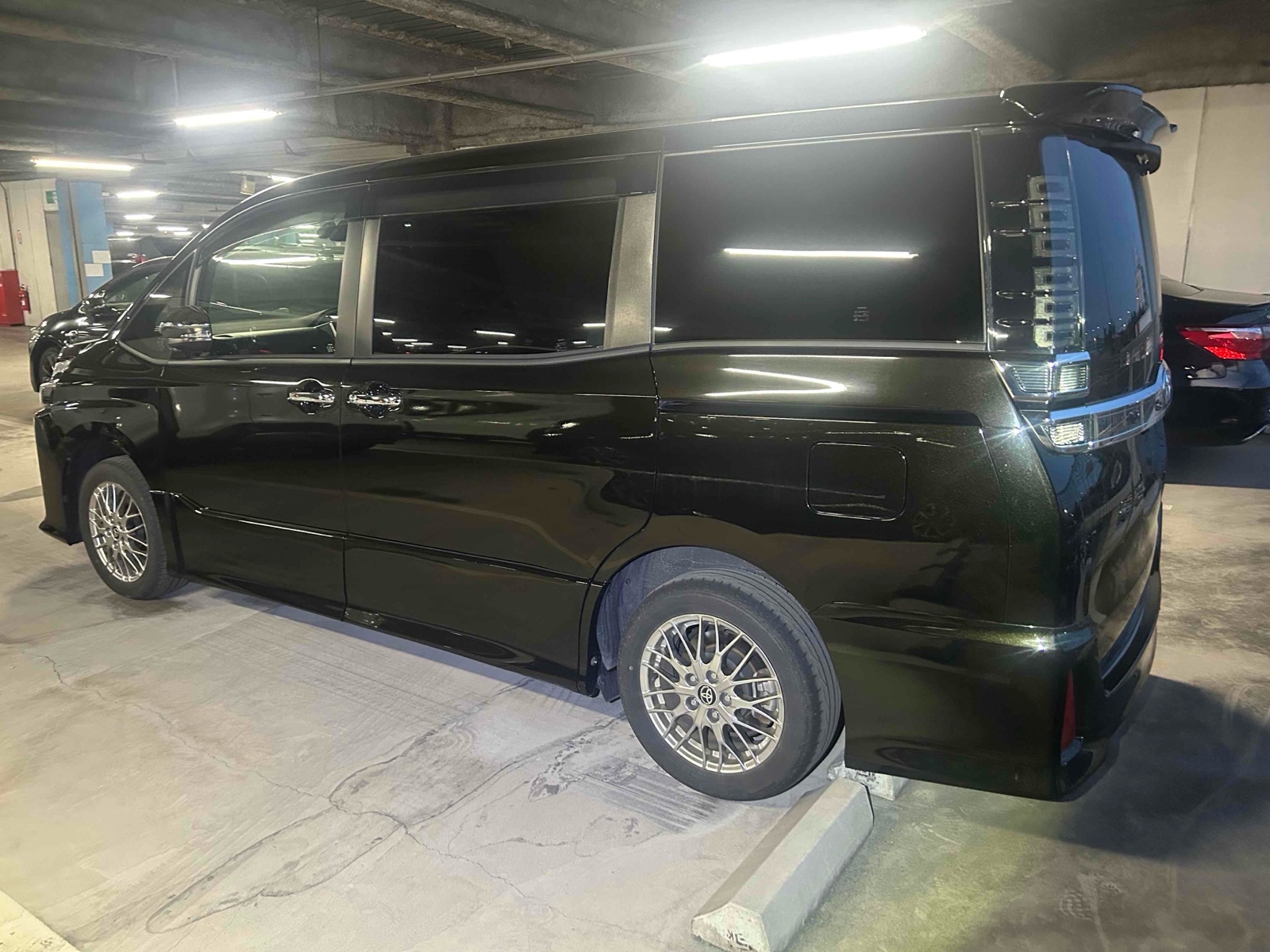 2021 TOYOTA VOXY R auction-graded Japanese used car for sale export to United Kingdom 