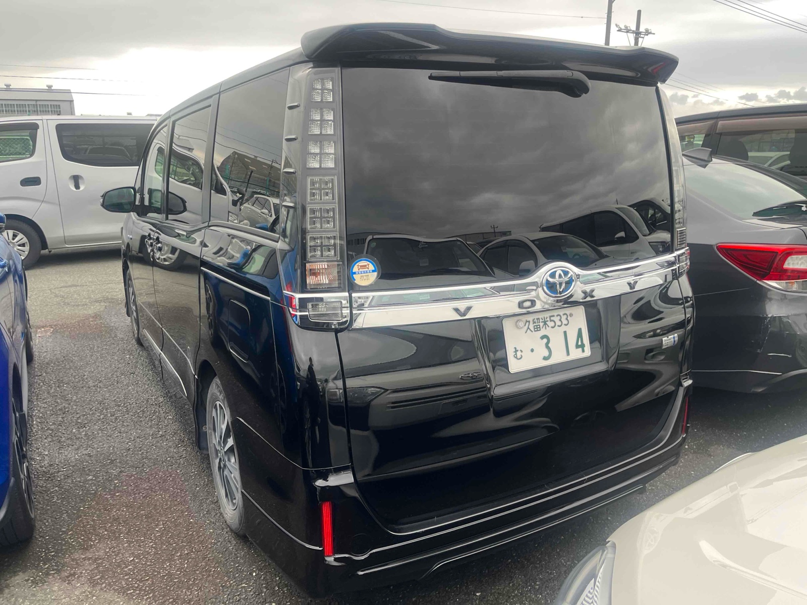 2014 TOYOTA VOXY R auction-graded Japanese used car for sale export to United Kingdom 