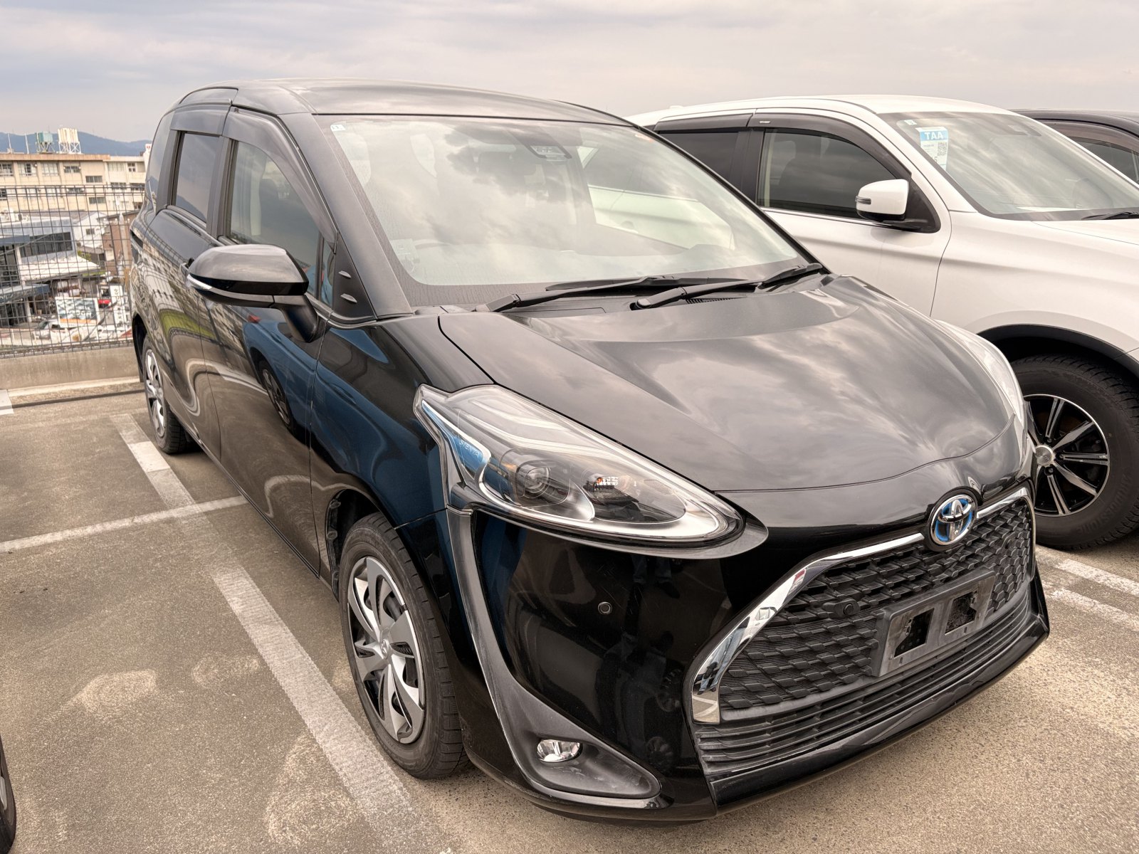 2020 TOYOTA SIENTA 4 auction-graded Japanese used car for sale export to United Kingdom 
