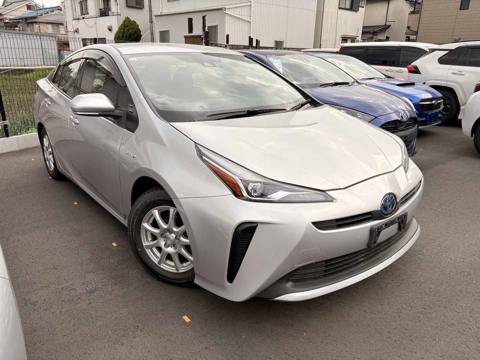 2019 TOYOTA PRIUS R auction-graded Japanese used car for sale export to United Kingdom 