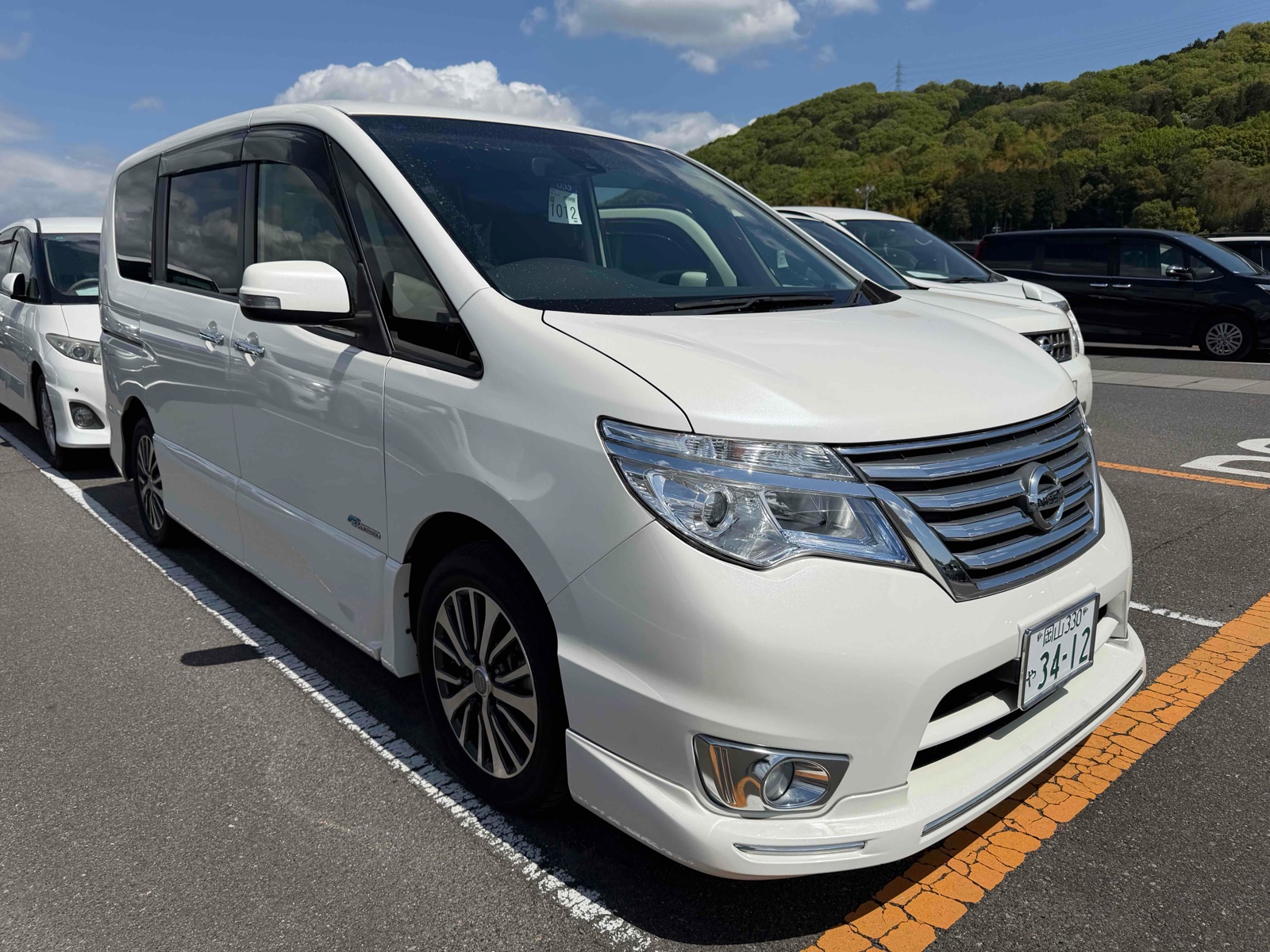 2014 NISSAN SERENA 3.5 auction-graded Japanese used car for sale export to United Kingdom 