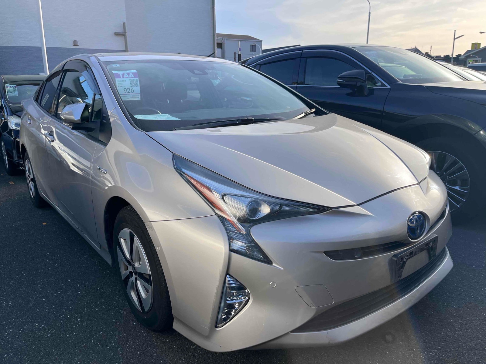 2018 TOYOTA PRIUS R auction-graded Japanese used car for sale export to United Kingdom 