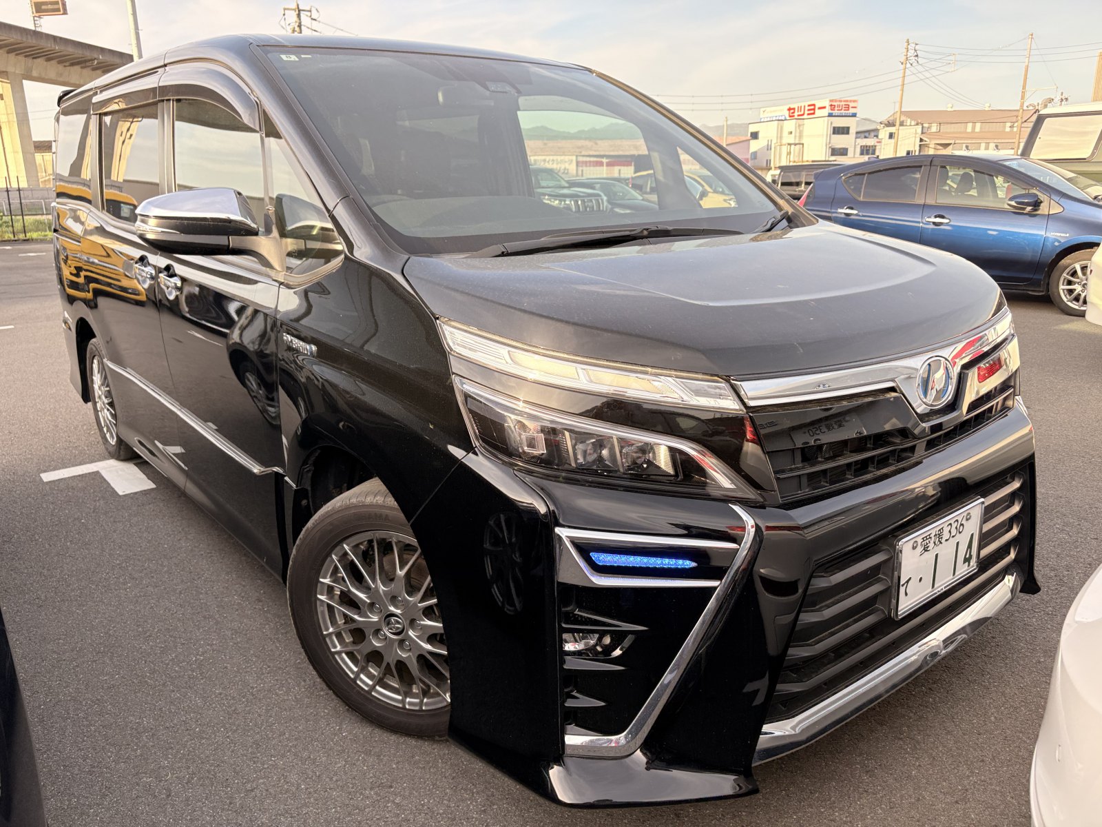 2018 TOYOTA VOXY R auction-graded Japanese used car for sale export to United Kingdom 