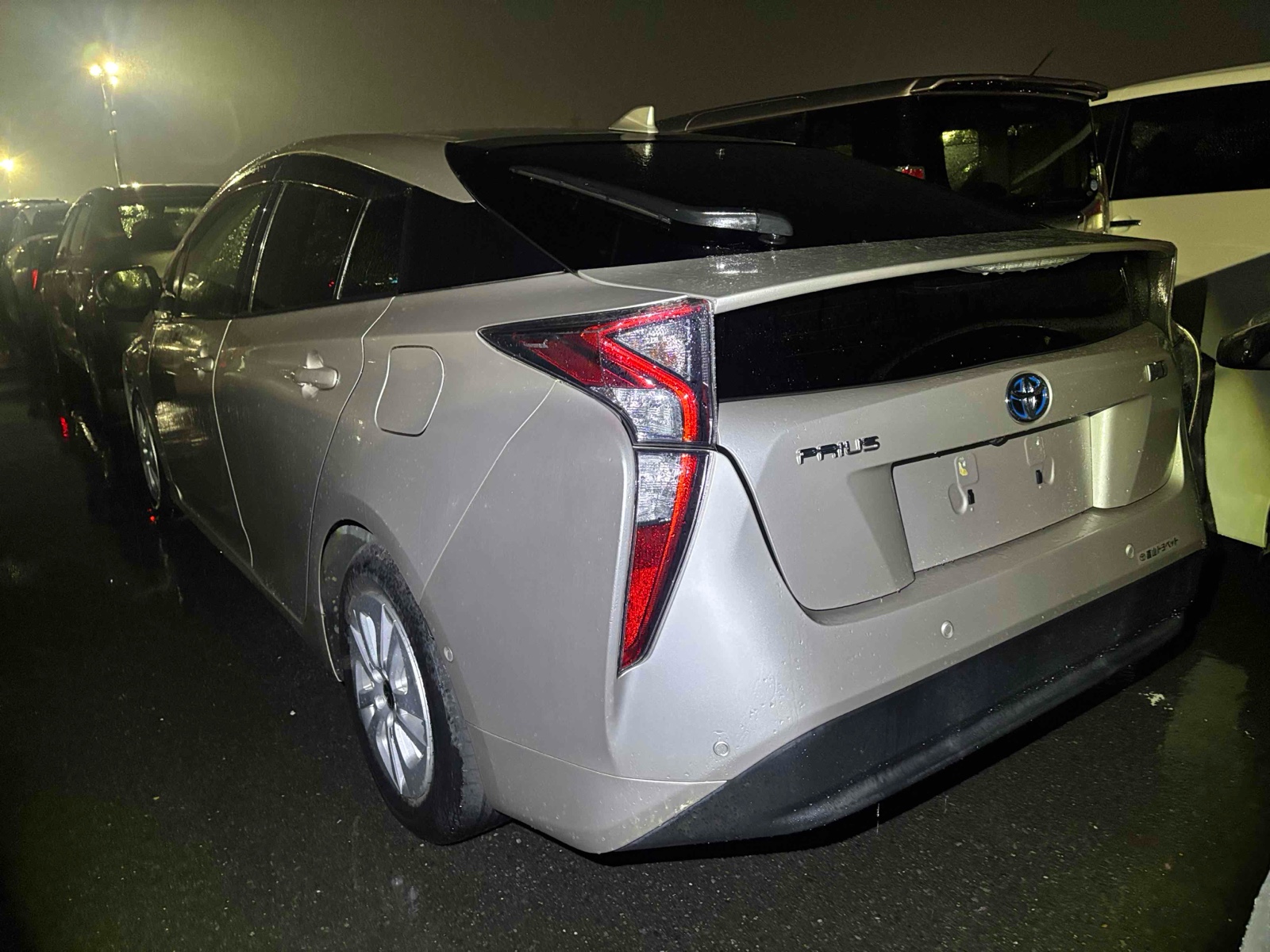 2017 TOYOTA PRIUS R auction-graded Japanese used car for sale export to United Kingdom 