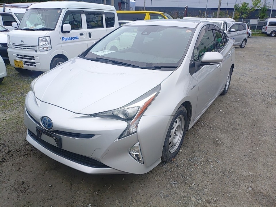 2018 TOYOTA PRIUS 3.5 auction-graded Japanese used car for sale export to United Kingdom 