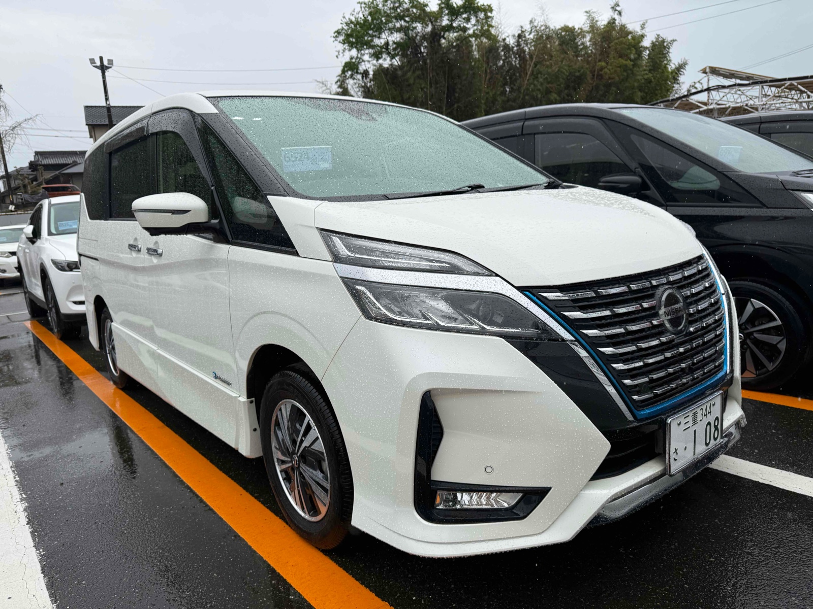 2019 NISSAN SERENA 4 auction-graded Japanese used car for sale export to Ireland 