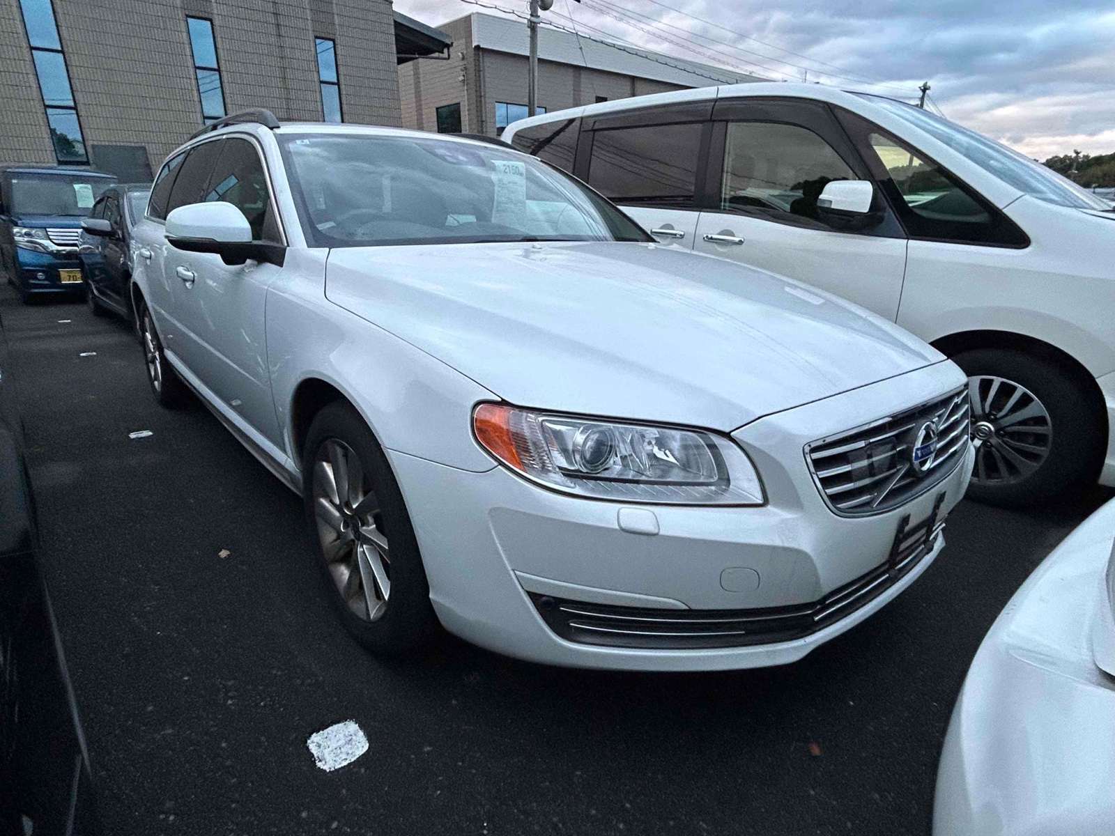 2014 VOLVO V70 4 auction-graded Japanese used car for sale export to United Kingdom 