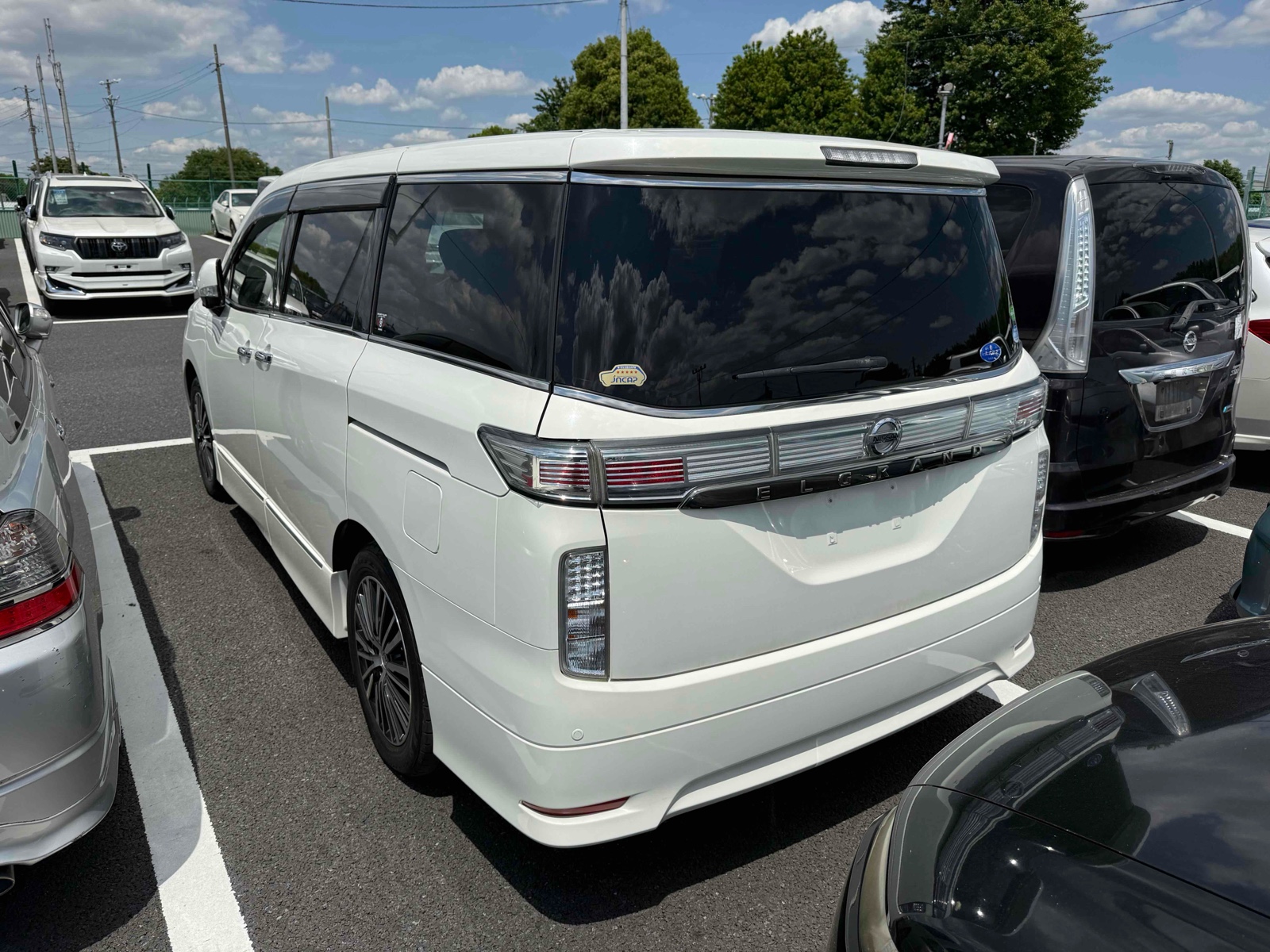 2014 NISSAN ELGRAND 4 auction-graded Japanese used car for sale export to United Kingdom 