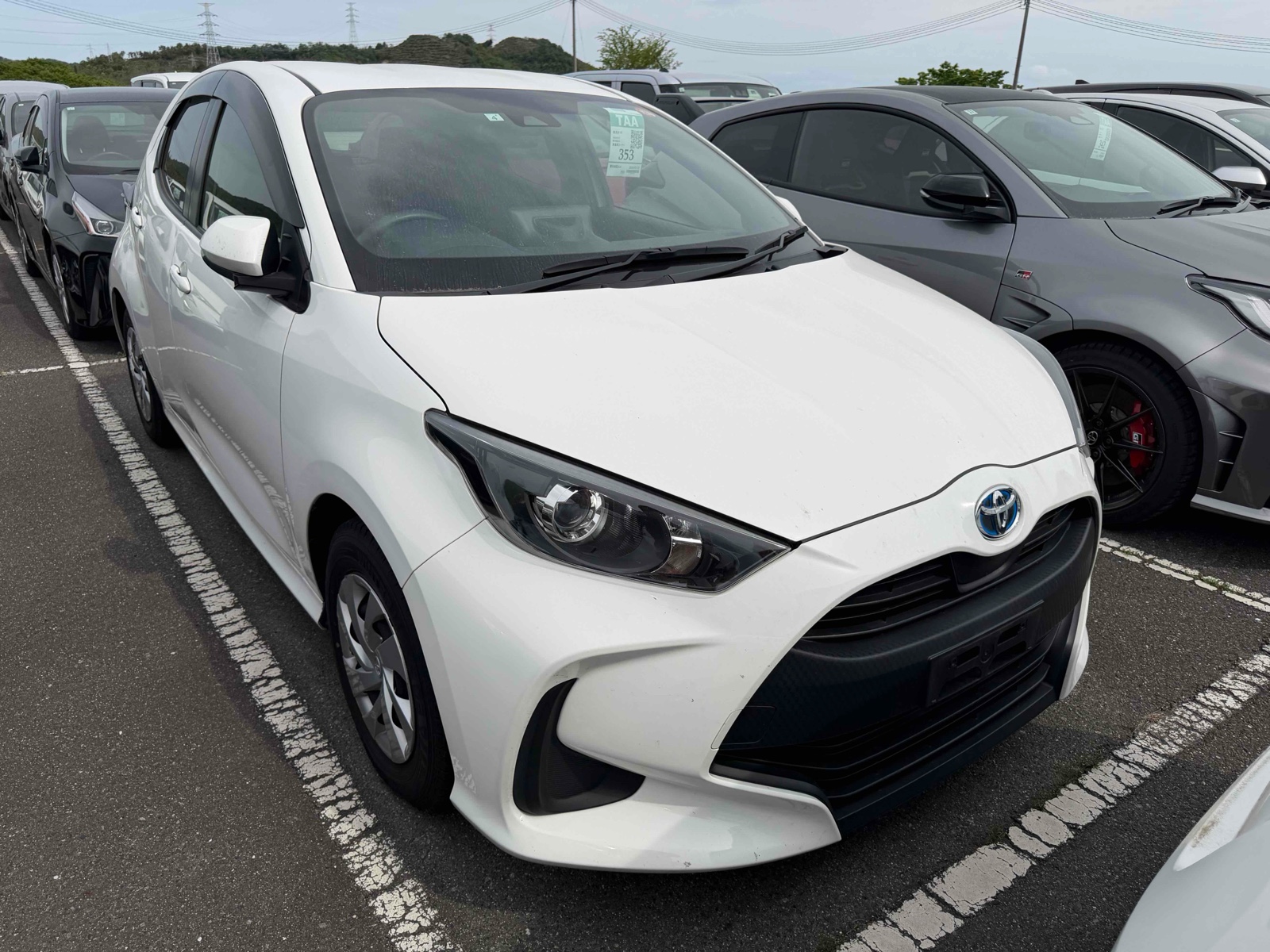 2021 TOYOTA YARIS 4 auction-graded Japanese used car for sale export to United Kingdom 