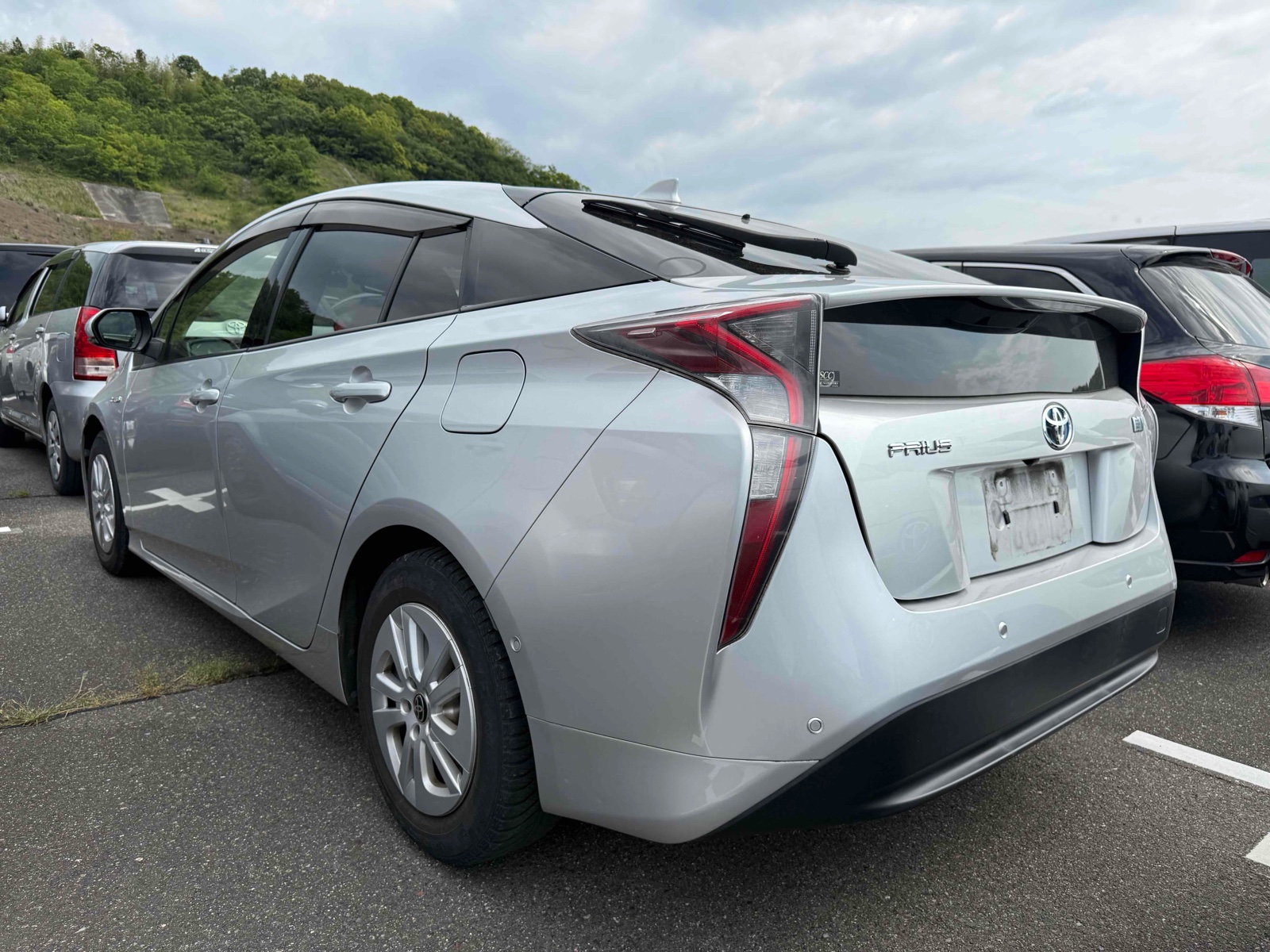 2017 TOYOTA PRIUS 3.5 auction-graded Japanese used car for sale export to United Kingdom 