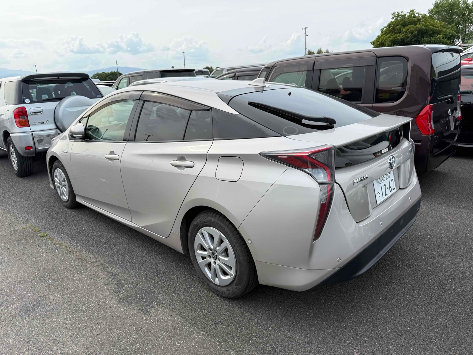 2018 TOYOTA PRIUS 4 auction-graded Japanese used car for sale export to United Kingdom 