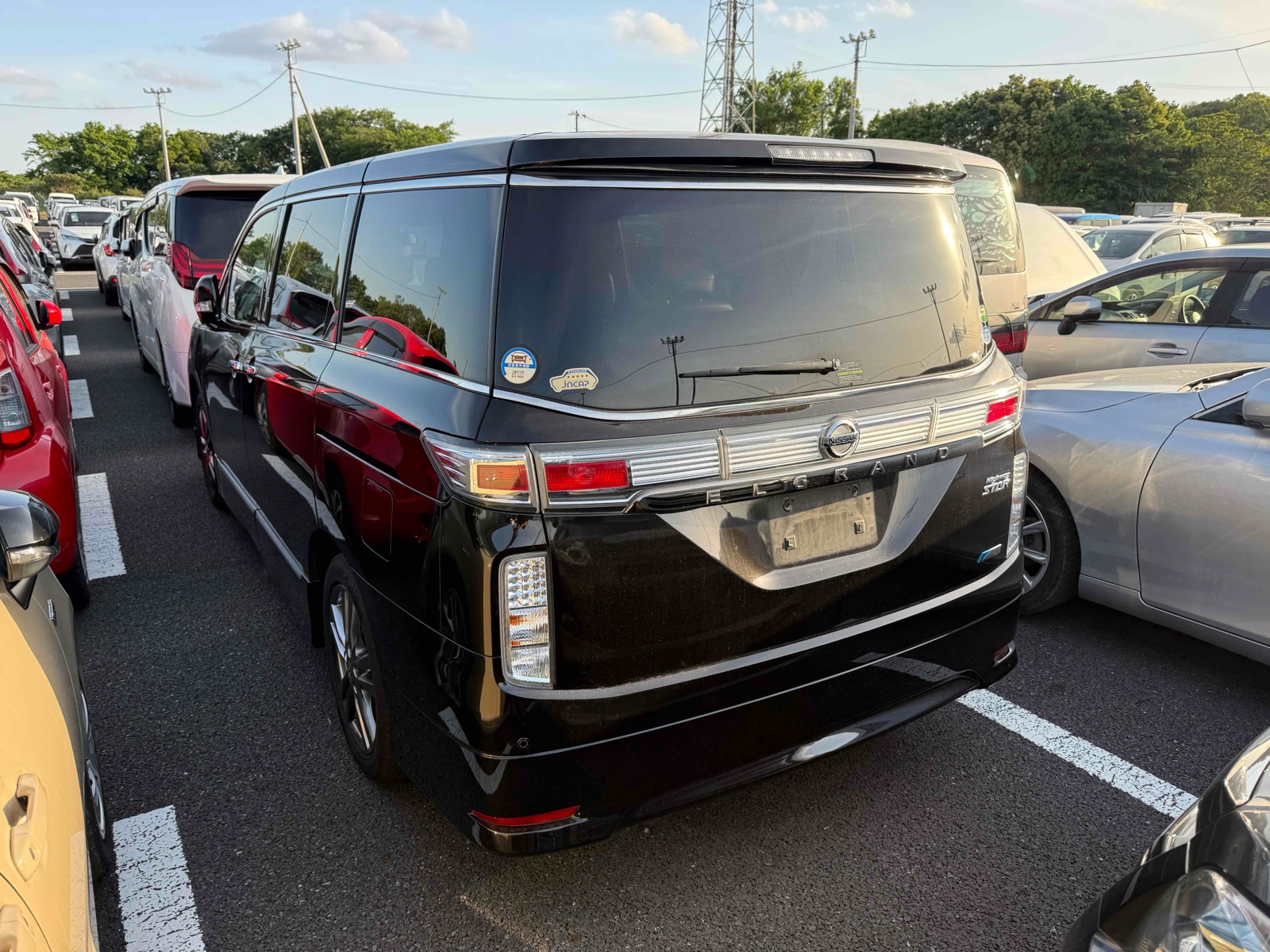 2013 NISSAN ELGRAND 4 auction-graded Japanese used car for sale export to United Kingdom 