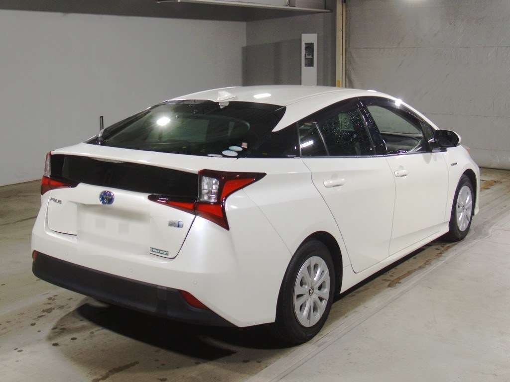 2019 TOYOTA PRIUS 4 auction-graded Japanese used car for sale export to United Kingdom 