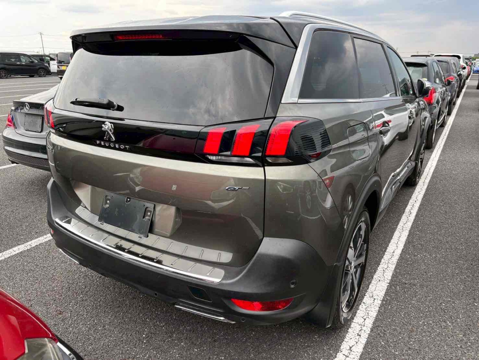 2019 PEUGEOT 5008 4.5 auction-graded Japanese used car for sale export to Ireland 