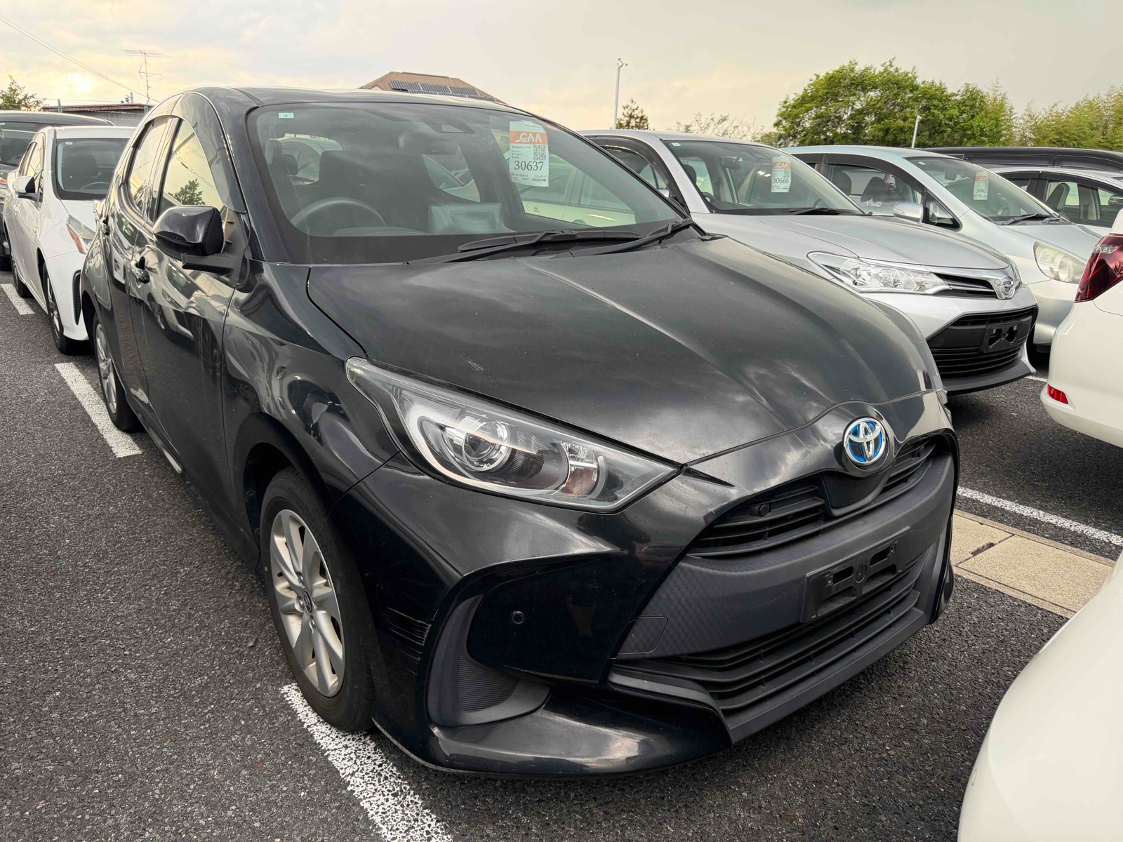 2021 TOYOTA YARIS 3.5 auction-graded Japanese used car for sale export to United Kingdom 