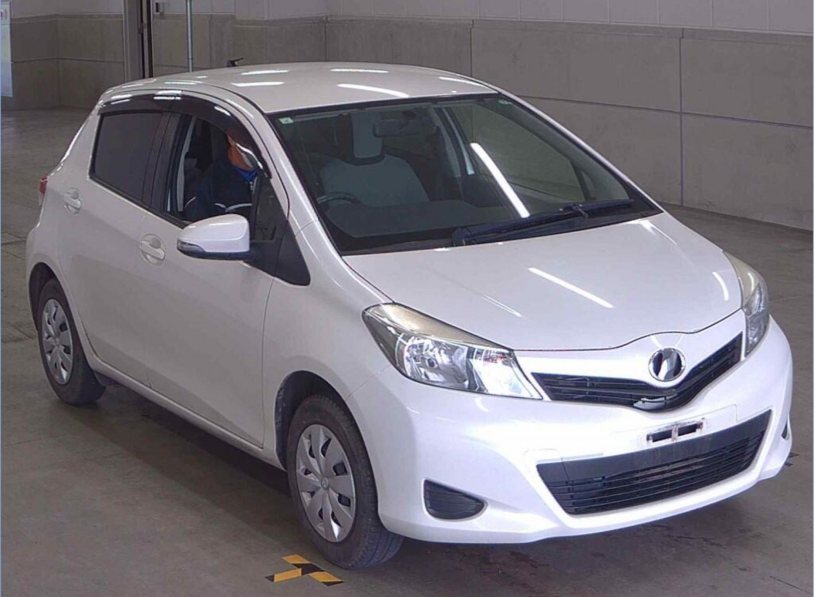 2014 TOYOTA VITZ