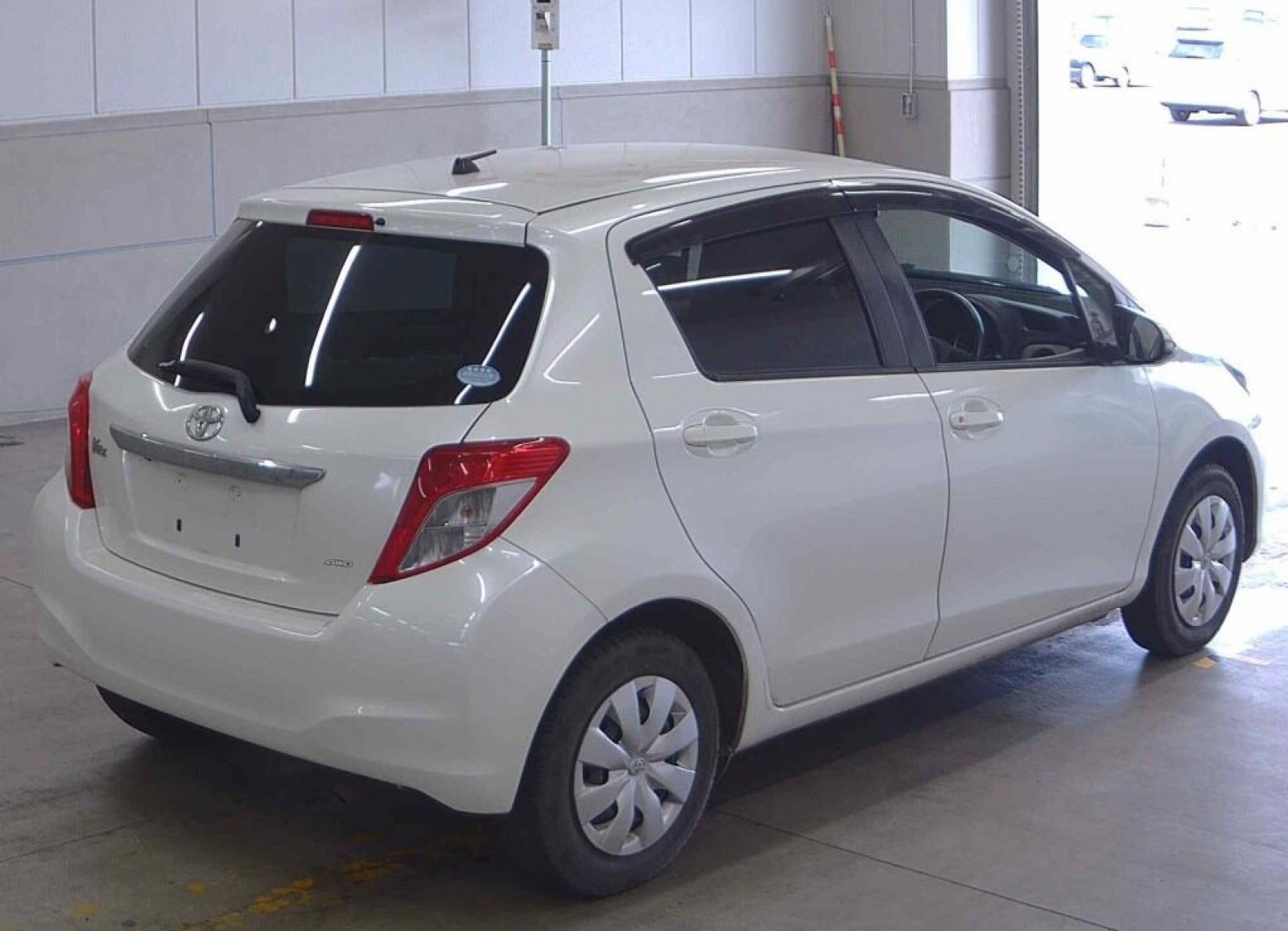 2014 TOYOTA VITZ 4 auction-graded Japanese used car for sale export to United Kingdom 